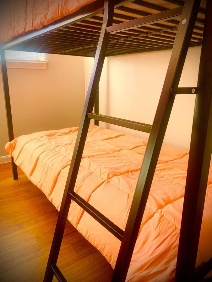 The Doze Off Hostel Houston Bagian luar foto